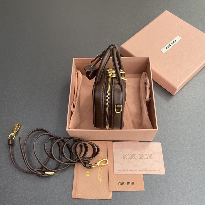 最高級MiuMiuスーパーコピー ミュウミュウバッグコピー レザー マイクロバッグ ブラウン 5NR036_2F8W_F0NBL レザー ゴールド金具 - 画像 (7)
