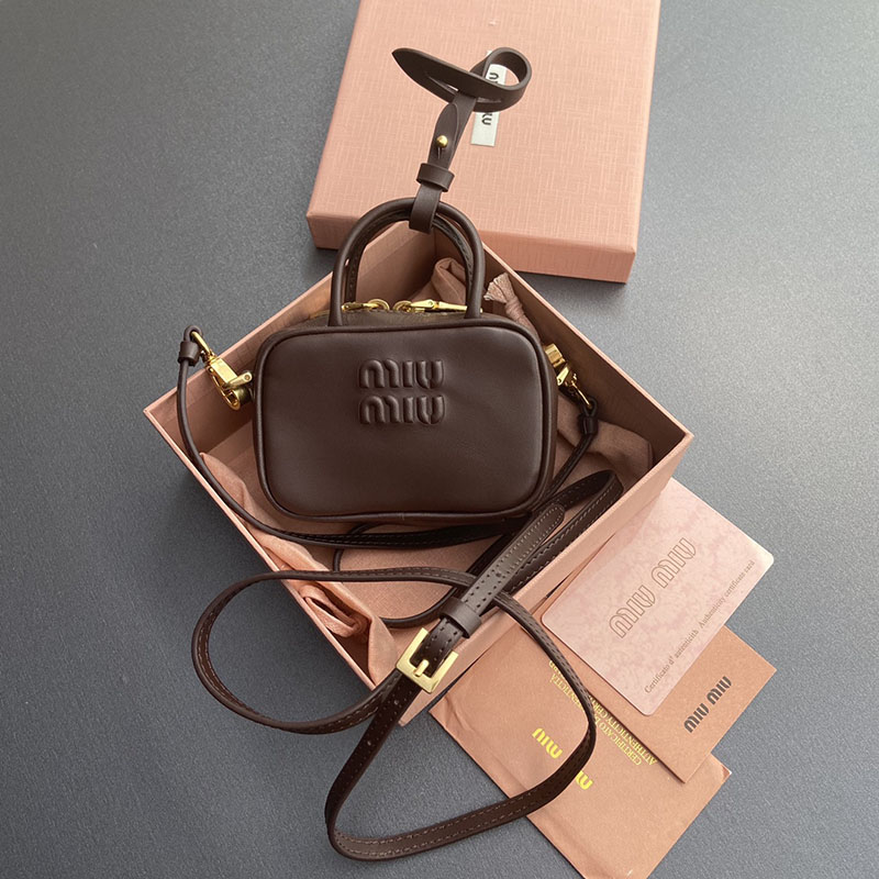 最高級MiuMiuスーパーコピー ミュウミュウバッグコピー レザー マイクロバッグ ブラウン 5NR036_2F8W_F0NBL レザー ゴールド金具 - 画像 (3)