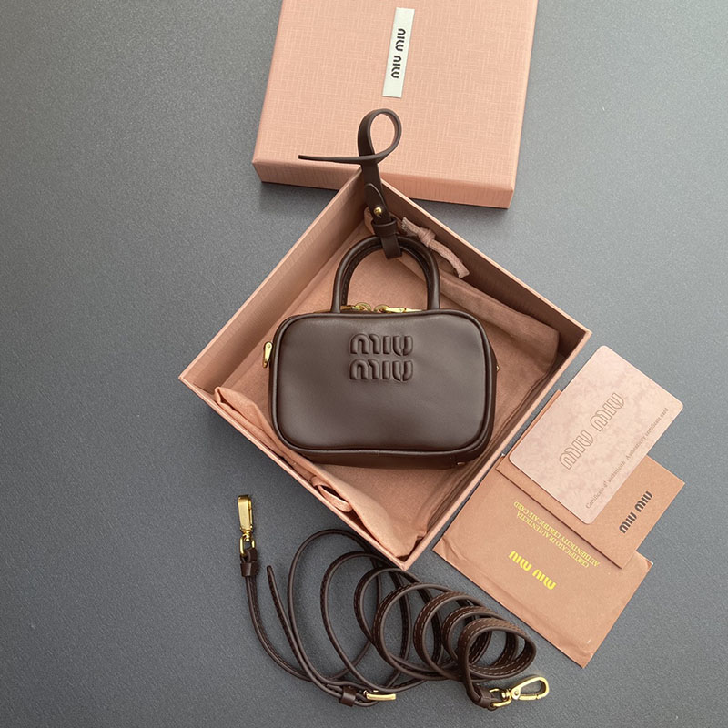 最高級MiuMiuスーパーコピー ミュウミュウバッグコピー レザー マイクロバッグ ブラウン 5NR036_2F8W_F0NBL レザー ゴールド金具 - 画像 (2)