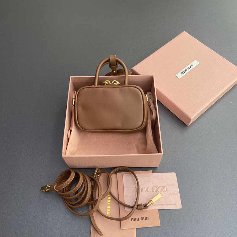 最高級MiuMiuスーパーコピー ミュウミュウバッグコピー レザー マイクロバッグ コニャック 5NR036_2F8W_F0046 レザー ゴールド金具 - 画像 (9)