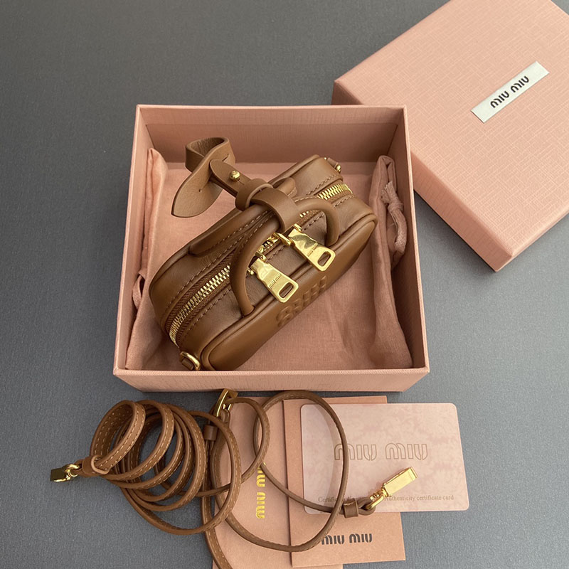 最高級MiuMiuスーパーコピー ミュウミュウバッグコピー レザー マイクロバッグ コニャック 5NR036_2F8W_F0046 レザー ゴールド金具 - 画像 (8)
