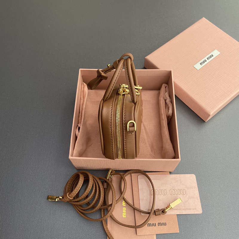 最高級MiuMiuスーパーコピー ミュウミュウバッグコピー レザー マイクロバッグ コニャック 5NR036_2F8W_F0046 レザー ゴールド金具 - 画像 (7)