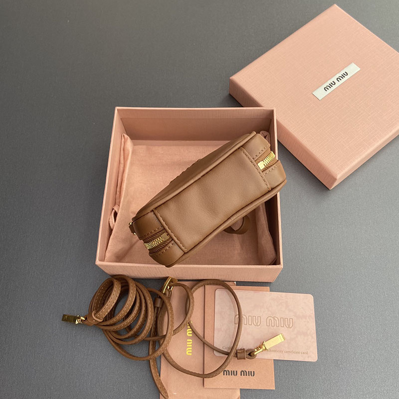 最高級MiuMiuスーパーコピー ミュウミュウバッグコピー レザー マイクロバッグ コニャック 5NR036_2F8W_F0046 レザー ゴールド金具 - 画像 (6)