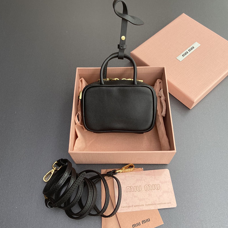 最高級MiuMiuスーパーコピー ミュウミュウバッグコピー レザー マイクロバッグ ブラック 5NR036_2F8W_F0002 レザー ゴールド金具 - 画像 (9)
