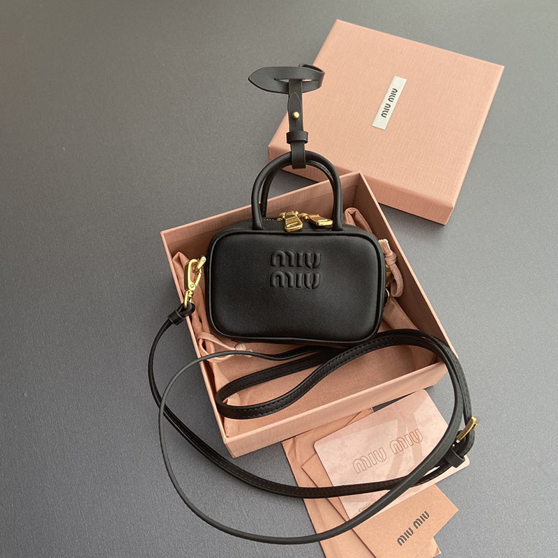 最高級MiuMiuスーパーコピー ミュウミュウバッグコピー レザー マイクロバッグ ブラック 5NR036_2F8W_F0002 レザー ゴールド金具 - 画像 (3)