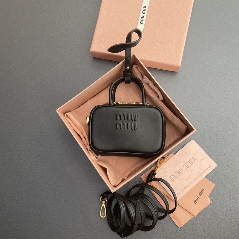 最高級MiuMiuスーパーコピー ミュウミュウバッグコピー レザー マイクロバッグ ブラック 5NR036_2F8W_F0002 レザー ゴールド金具 - 画像 (2)