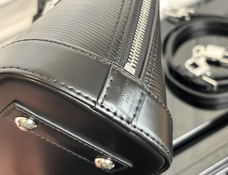 ルイヴィトン ショルダーバッグ 新作 アルマ BB ブラック M24645 エピ・レザー シルバー金具 - 画像 (5)