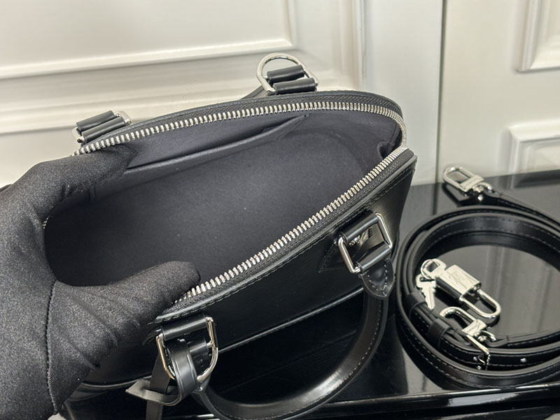 ルイヴィトン ショルダーバッグ 新作 アルマ BB ブラック M24645 エピ・レザー シルバー金具 - 画像 (4)