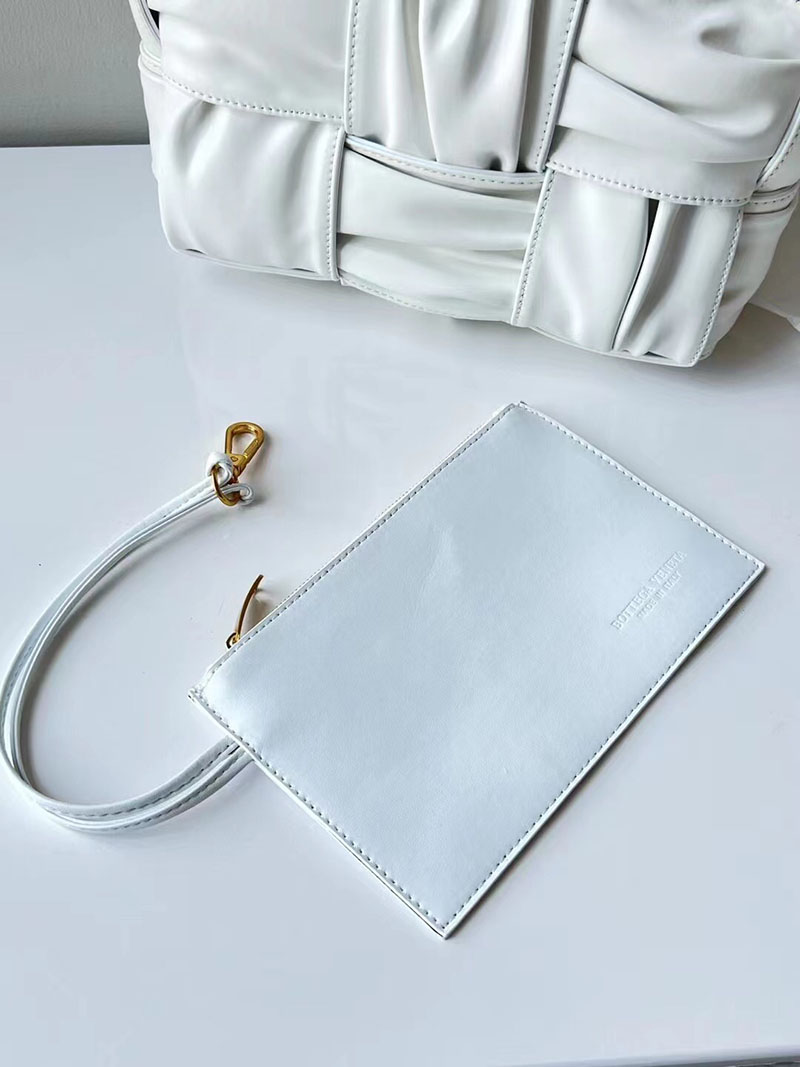N品 Bottega Veneta ボッテガ・ヴェネタ ミニ アルコ トートバッグ 2024新作 ホワイト 729043VCQC29009 カーフスキン シルバー金具 激安優良店 - 画像 (7)