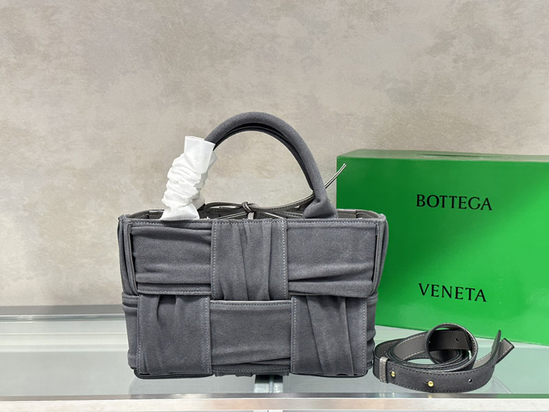 N品 Bottega Veneta ボッテガ・ヴェネタ ミニ アルコ トートバッグ 2024新作 グレー 729043VCQC21556 カーフスキン シルバー金具 激安優良店 - 画像 (9)