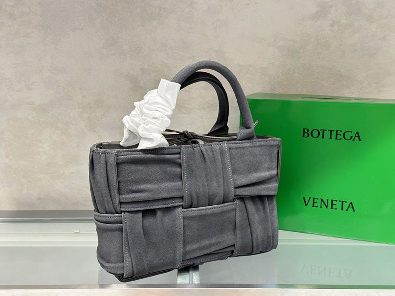 N品 Bottega Veneta ボッテガ・ヴェネタ ミニ アルコ トートバッグ 2024新作 グレー 729043VCQC21556 カーフスキン シルバー金具 激安優良店 - 画像 (8)