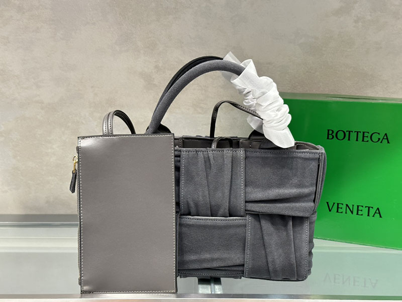 N品 Bottega Veneta ボッテガ・ヴェネタ ミニ アルコ トートバッグ 2024新作 グレー 729043VCQC21556 カーフスキン シルバー金具 激安優良店 - 画像 (5)
