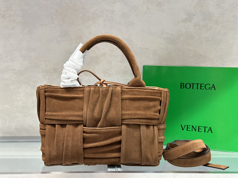 N品 Bottega Veneta ボッテガ・ヴェネタ ミニ アルコ トートバッグ 2024新作 キャラメル 729043VCQC29830 カーフスキン シルバー金具 激安優良店 - 画像 (9)