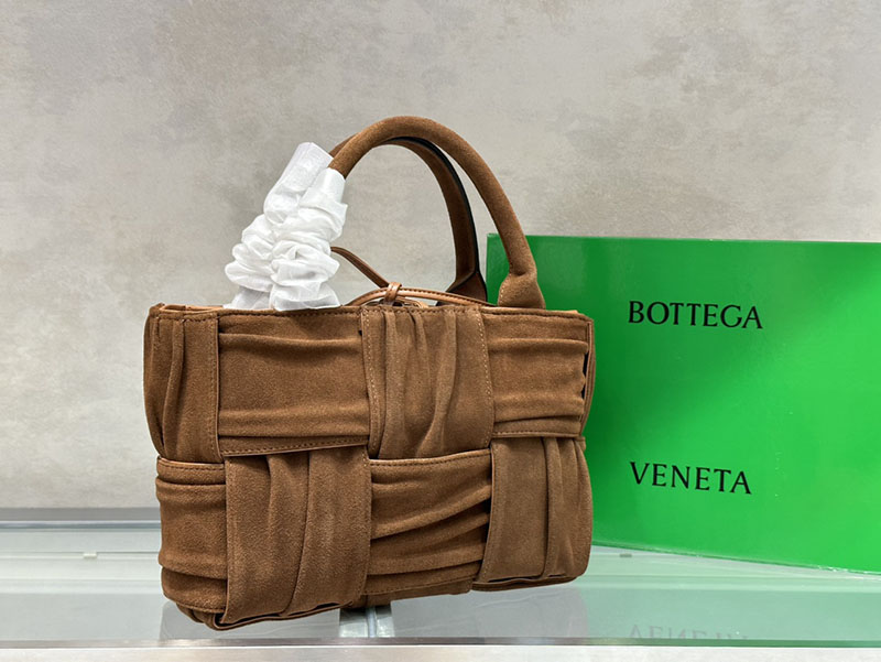 N品 Bottega Veneta ボッテガ・ヴェネタ ミニ アルコ トートバッグ 2024新作 キャラメル 729043VCQC29830 カーフスキン シルバー金具 激安優良店 - 画像 (8)