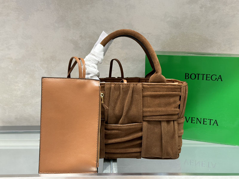 N品 Bottega Veneta ボッテガ・ヴェネタ ミニ アルコ トートバッグ 2024新作 キャラメル 729043VCQC29830 カーフスキン シルバー金具 激安優良店 - 画像 (5)