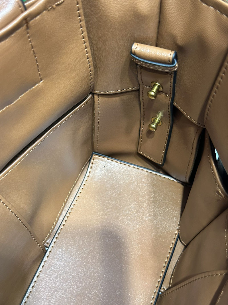N品 Bottega Veneta ボッテガ・ヴェネタ ミニ アルコ トートバッグ 2024新作 キャラメル 729043VCQC29830 カーフスキン シルバー金具 激安優良店 - 画像 (4)
