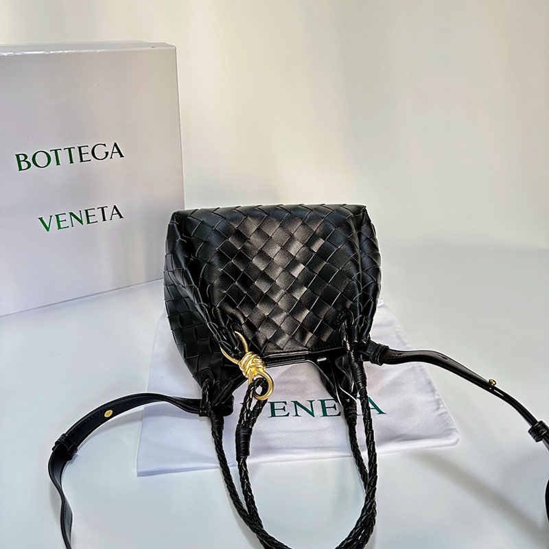 N品 Bottega Veneta ボッテガ・ヴェネタ スモール パラシュート ブラック 796569VCPPT1019 ラムスキン ゴールド金具 激安優良店 - 画像 (4)