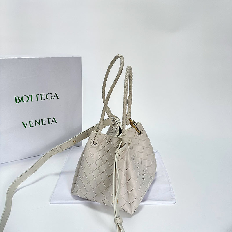N品 Bottega Veneta ボッテガ・ヴェネタ スモール パラシュート シーソルト 796569VCPPT9195 ラムスキン ゴールド金具 激安優良店 - 画像 (6)