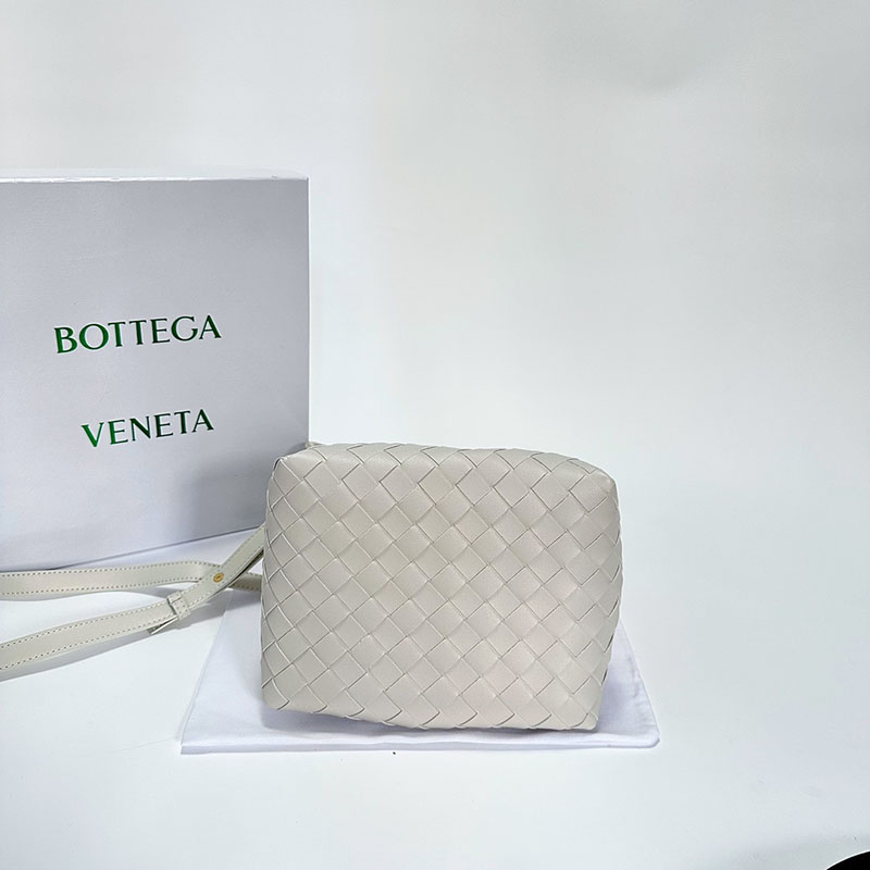 N品 Bottega Veneta ボッテガ・ヴェネタ スモール パラシュート シーソルト 796569VCPPT9195 ラムスキン ゴールド金具 激安優良店 - 画像 (5)