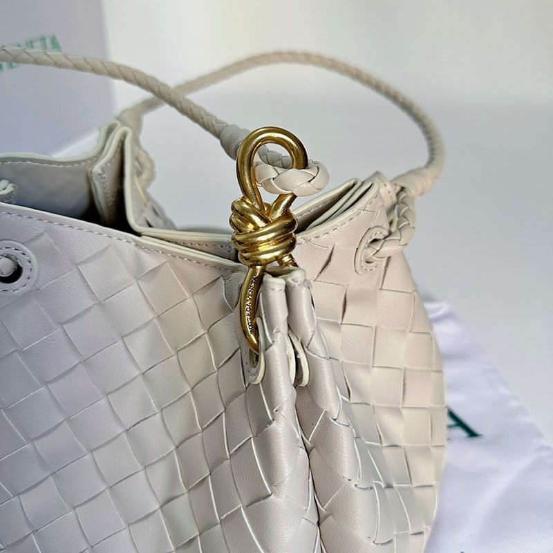N品 Bottega Veneta ボッテガ・ヴェネタ スモール パラシュート シーソルト 796569VCPPT9195 ラムスキン ゴールド金具 激安優良店 - 画像 (3)