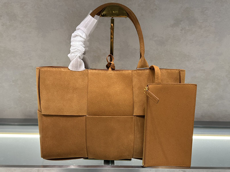 N品 Bottega Veneta ボッテガ・ヴェネタ ミディアム アルコ トートバッグ コブ 966975VCP117723 カーフスキンスキン ゴールド金具 激安優良店 - 画像 (6)