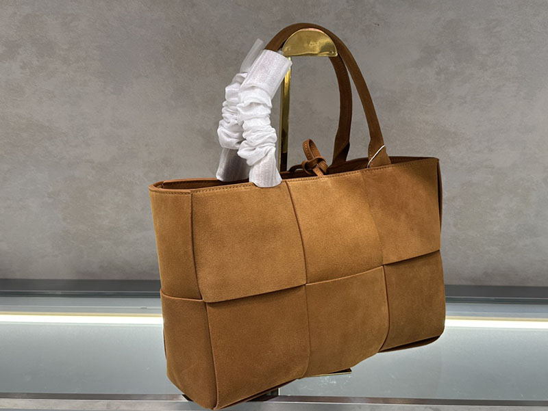 N品 Bottega Veneta ボッテガ・ヴェネタ ミディアム アルコ トートバッグ コブ 966975VCP117723 カーフスキンスキン ゴールド金具 激安優良店 - 画像 (5)