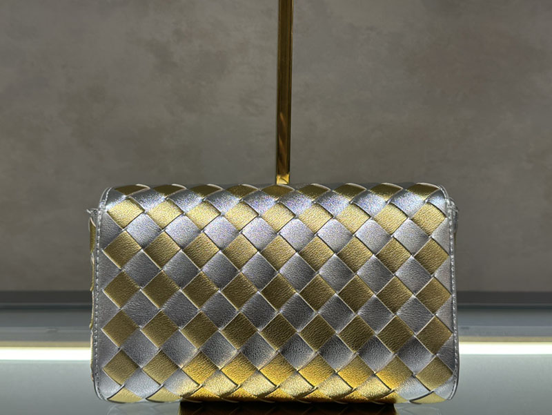 N品 Bottega Veneta ボッテガ・ヴェネタ Andiamo ショルダーバッグ ゴールドxシルバー 9905B1VCPP38888 ラムスキン、カーフ ゴールド金具 激安優良店 - 画像 (3)