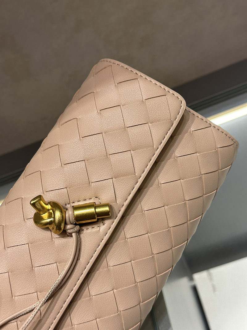 N品 Bottega Veneta ボッテガ・ヴェネタ Andiamo ショルダーバッグ ポリッジ 9905B1VCPP39776 ラムスキン、カーフ ゴールド金具 激安優良店 - 画像 (4)