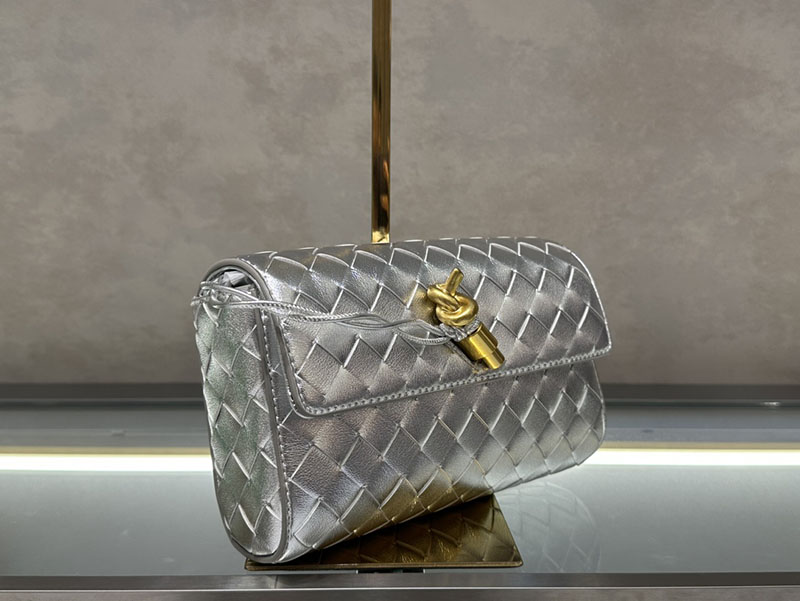 N品 Bottega Veneta ボッテガ・ヴェネタ Andiamo ショルダーバッグ シルバー 9905B1VCPP38107 ラムスキン、カーフ ゴールド金具 激安優良店 - 画像 (8)