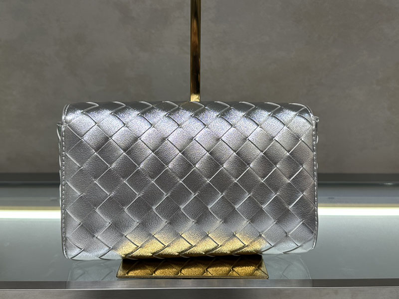 N品 Bottega Veneta ボッテガ・ヴェネタ Andiamo ショルダーバッグ シルバー 9905B1VCPP38107 ラムスキン、カーフ ゴールド金具 激安優良店 - 画像 (7)