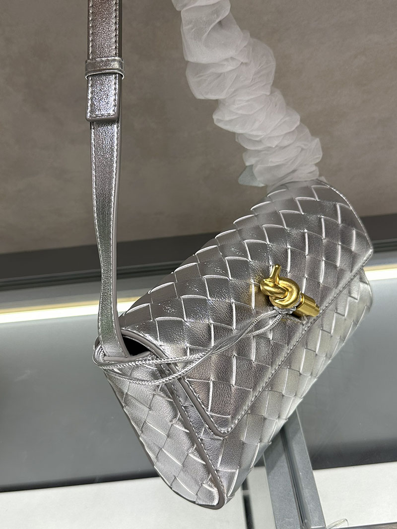 N品 Bottega Veneta ボッテガ・ヴェネタ Andiamo ショルダーバッグ シルバー 9905B1VCPP38107 ラムスキン、カーフ ゴールド金具 激安優良店 - 画像 (6)