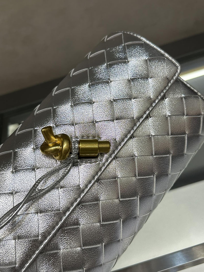 N品 Bottega Veneta ボッテガ・ヴェネタ Andiamo ショルダーバッグ シルバー 9905B1VCPP38107 ラムスキン、カーフ ゴールド金具 激安優良店 - 画像 (5)