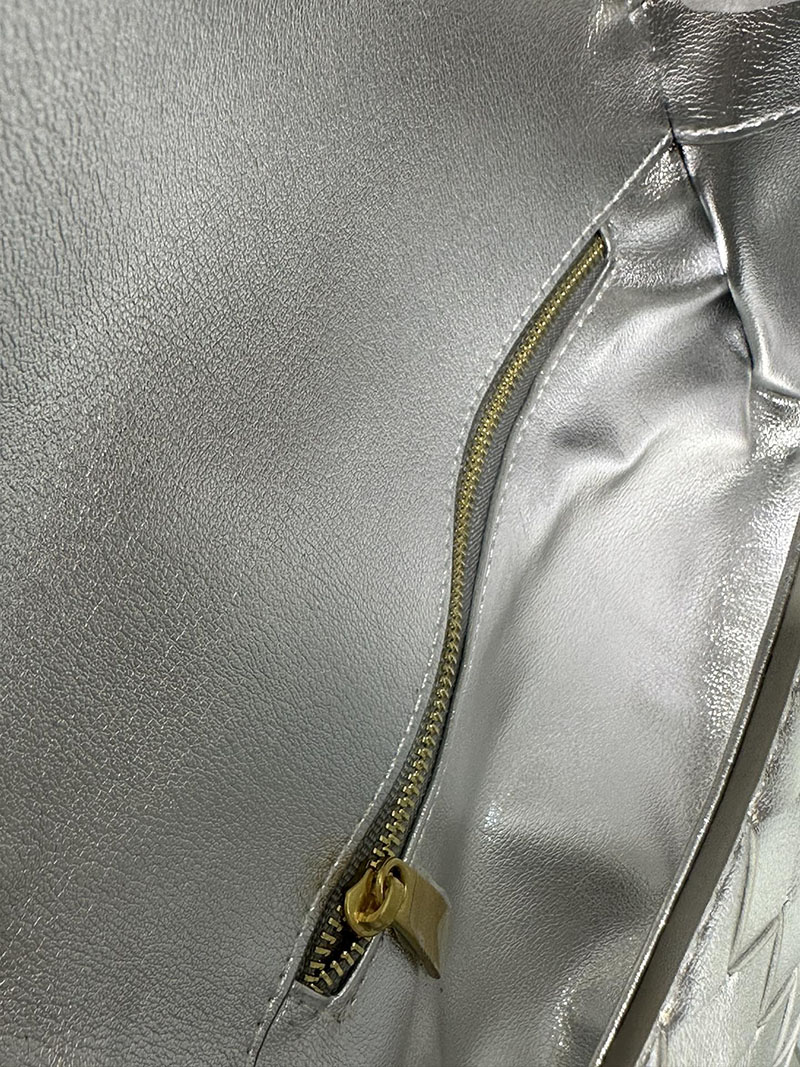N品 Bottega Veneta ボッテガ・ヴェネタ Andiamo ショルダーバッグ シルバー 9905B1VCPP38107 ラムスキン、カーフ ゴールド金具 激安優良店 - 画像 (2)