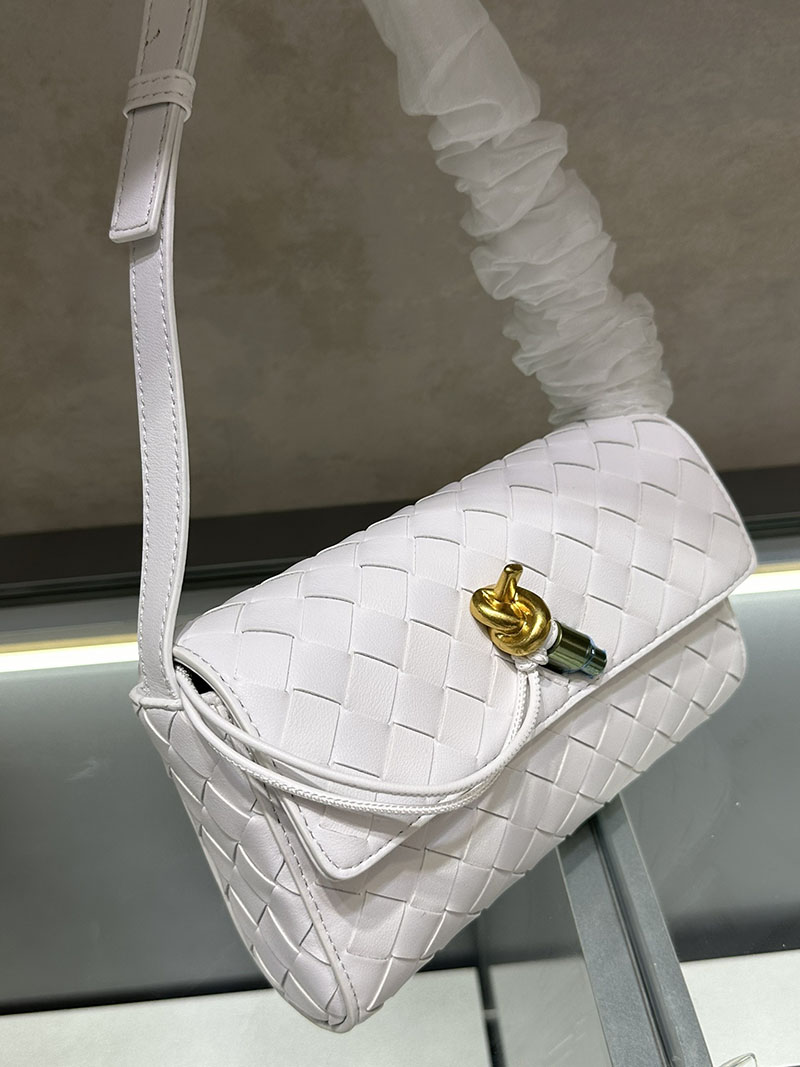 N品 Bottega Veneta ボッテガ・ヴェネタ Andiamo ショルダーバッグ ホワイト 9905B1VCPP39009 ラムスキン、カーフ ゴールド金具 激安優良店 - 画像 (6)