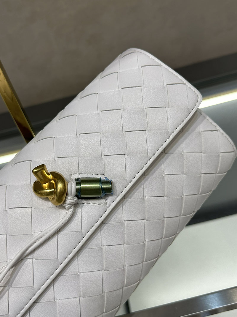 N品 Bottega Veneta ボッテガ・ヴェネタ Andiamo ショルダーバッグ ホワイト 9905B1VCPP39009 ラムスキン、カーフ ゴールド金具 激安優良店 - 画像 (5)