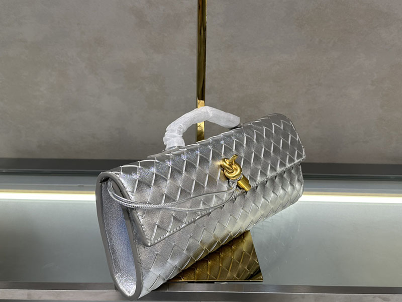 N品 Bottega Veneta ボッテガ・ヴェネタ アンディアーモ クラッチバッグ シルバー 741511VCPP38107 ラムスキン、カーフ ゴールド金具 激安優良店 - 画像 (6)