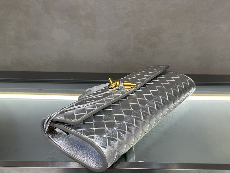 N品 Bottega Veneta ボッテガ・ヴェネタ アンディアーモ クラッチバッグ シルバー 741511VCPP38107 ラムスキン、カーフ ゴールド金具 激安優良店 - 画像 (4)