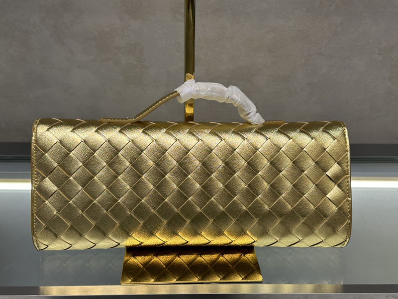 N品 Bottega Veneta ボッテガ・ヴェネタ アンディアーモ クラッチバッグ ゴールド 741511VCPP38472 ラムスキン、カーフ ゴールド金具 激安優良店 - 画像 (4)
