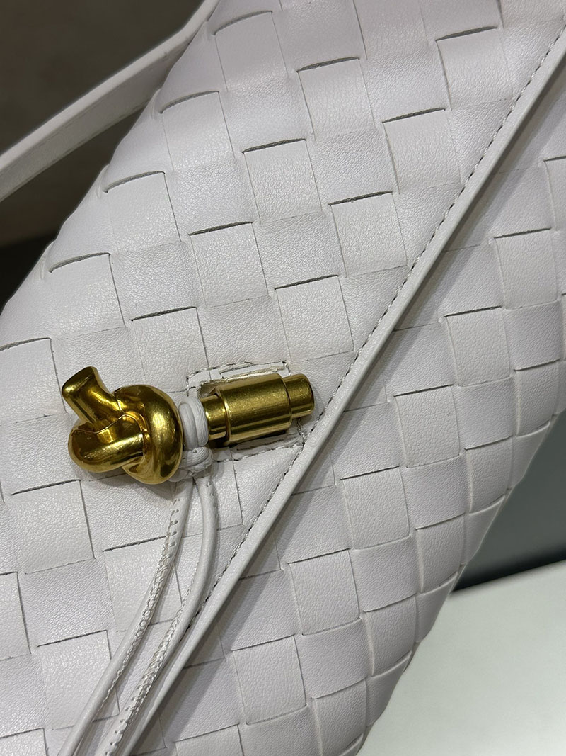 N品 Bottega Veneta ボッテガ・ヴェネタ アンディアーモ クラッチバッグ ホワイト 741511VCPP39009 ラムスキン、カーフ ゴールド金具 激安優良店 - 画像 (5)