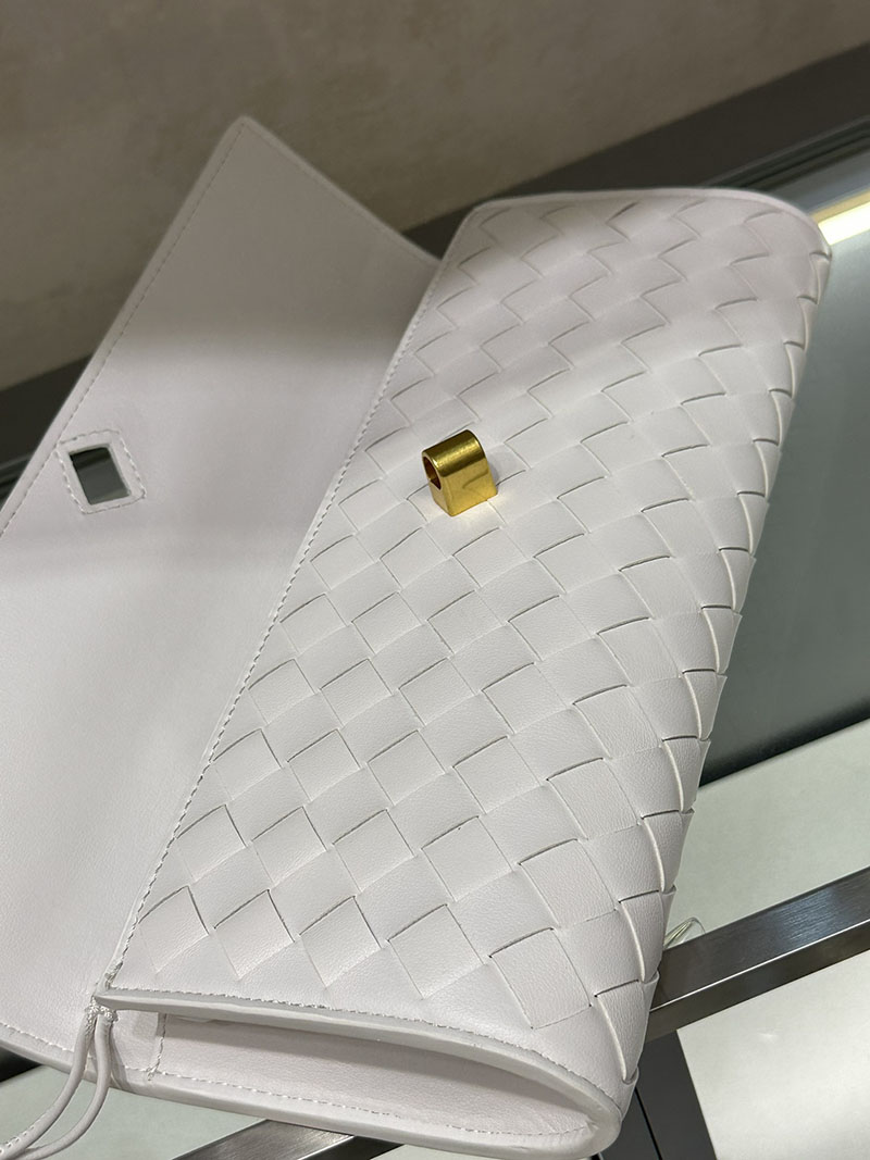 N品 Bottega Veneta ボッテガ・ヴェネタ アンディアーモ クラッチバッグ ホワイト 741511VCPP39009 ラムスキン、カーフ ゴールド金具 激安優良店 - 画像 (3)