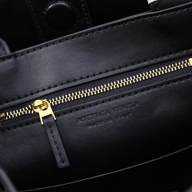 N品 Bottega Veneta ボッテガ・ヴェネタ スモール イーストウエスト アンディアーモ ブラック 766010VCPP11139 ラムスキン ゴールド金具 激安優良店 - 画像 (2)