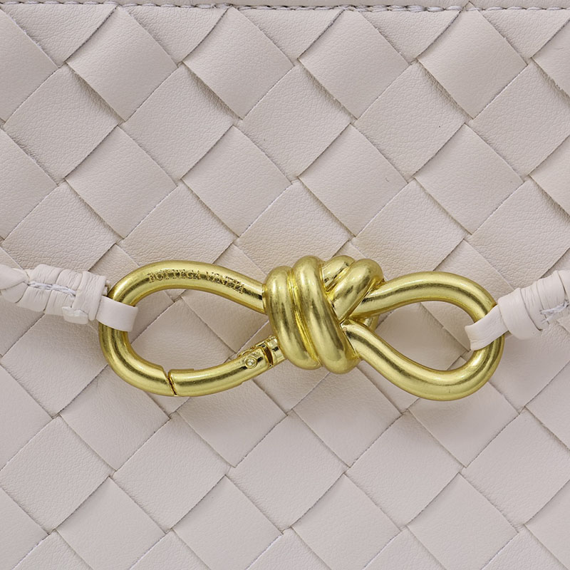 N品 Bottega Veneta ボッテガ・ヴェネタ スモール イーストウエスト アンディアーモ チョーク 766010VCPP19143 ラムスキン ゴールド金具 激安優良店 - 画像 (3)