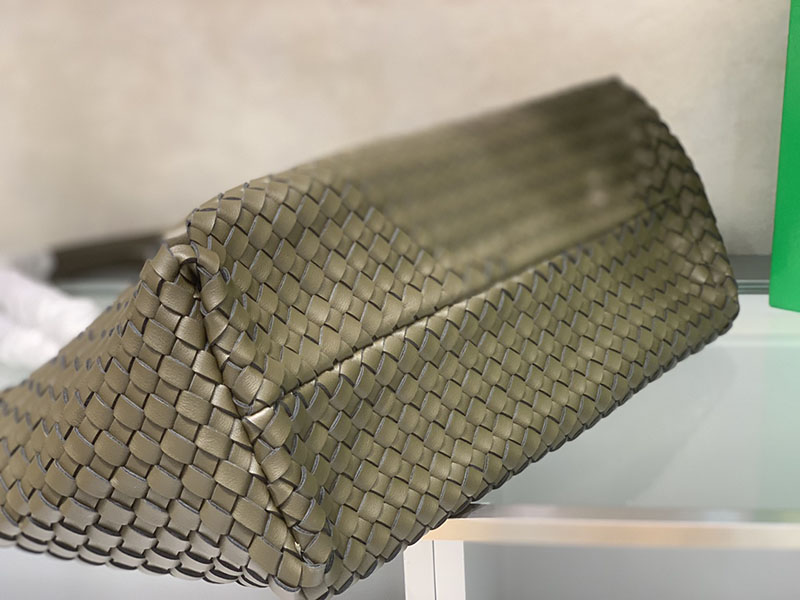 N品 Bottega Veneta ボッテガ・ヴェネタ トートバッグGM 人気 キャンピング 608811V91313207 ラムスキン ゴールド金具 激安優良店 - 画像 (4)