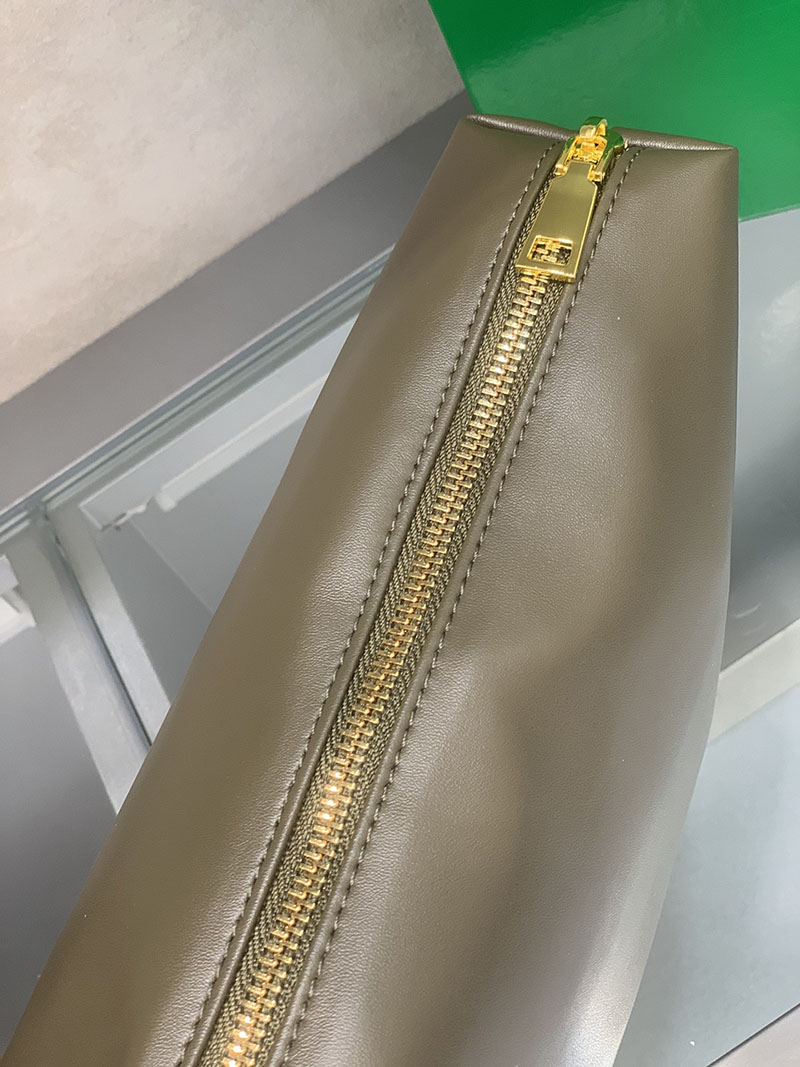 N品 Bottega Veneta ボッテガ・ヴェネタ トートバッグGM 人気 キャンピング 608811V91313207 ラムスキン ゴールド金具 激安優良店 - 画像 (3)