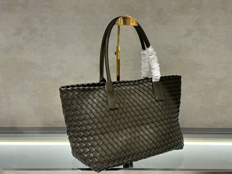 N品 Bottega Veneta ボッテガ・ヴェネタ トートバッグMM 人気 キャンピング 598511V91313207 ラムスキン ゴールド金具 激安優良店 - 画像 (5)