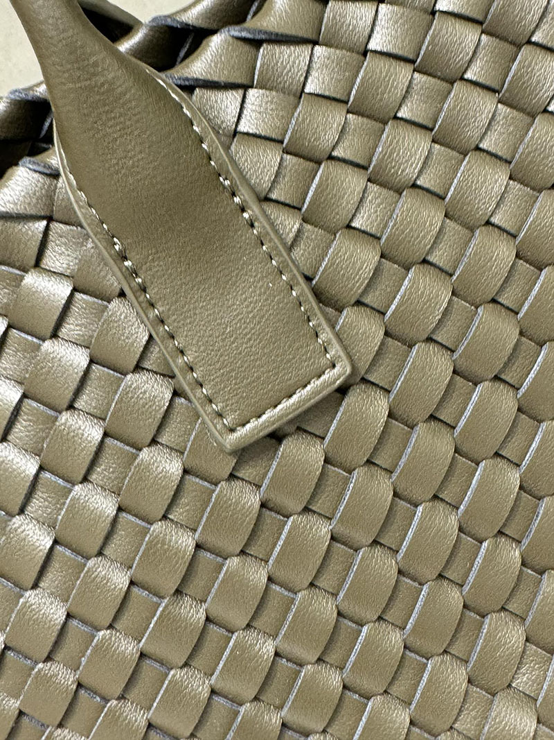 N品 Bottega Veneta ボッテガ・ヴェネタ トートバッグMM 人気 キャンピング 598511V91313207 ラムスキン ゴールド金具 激安優良店 - 画像 (4)