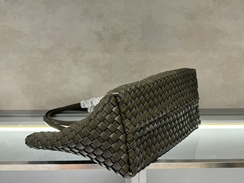 N品 Bottega Veneta ボッテガ・ヴェネタ トートバッグMM 人気 キャンピング 598511V91313207 ラムスキン ゴールド金具 激安優良店 - 画像 (3)