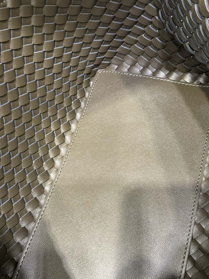 N品 Bottega Veneta ボッテガ・ヴェネタ トートバッグMM 人気 キャンピング 598511V91313207 ラムスキン ゴールド金具 激安優良店 - 画像 (2)
