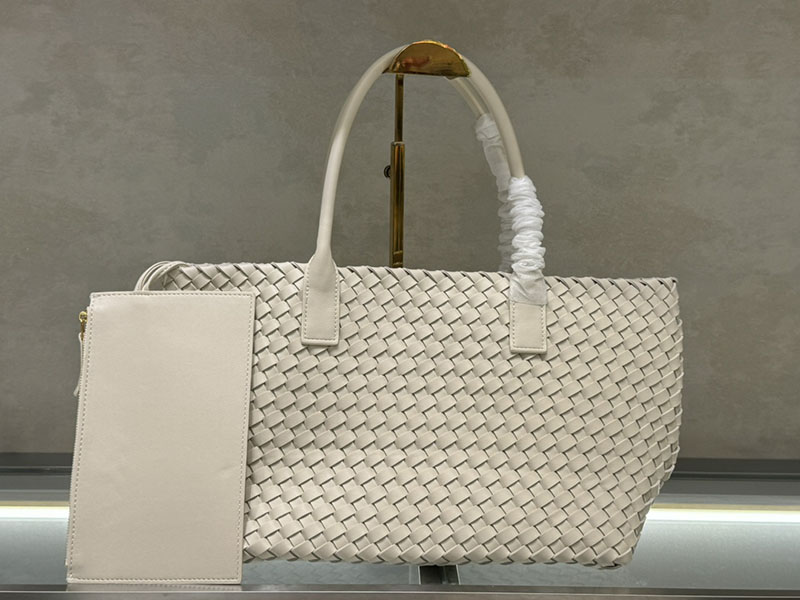 N品 Bottega Veneta ボッテガ・ヴェネタ トートバッグMM 人気 シーソルト 598511V91319195 ラムスキン ゴールド金具 激安優良店 - 画像 (6)