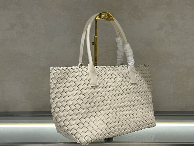 N品 Bottega Veneta ボッテガ・ヴェネタ トートバッグMM 人気 シーソルト 598511V91319195 ラムスキン ゴールド金具 激安優良店 - 画像 (5)